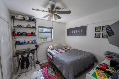 Villa ou maison à vendre à Miami Gardens, Floride: 3 chambres, 151.06 m2 № 2432527 - photo 20
