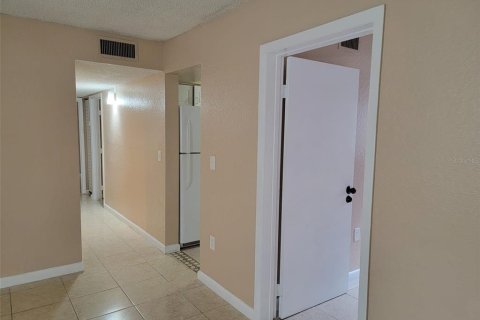 Condominio en venta en Orlando, Florida, 4 dormitorios, 76.18 m2 № 2098100 - foto 7