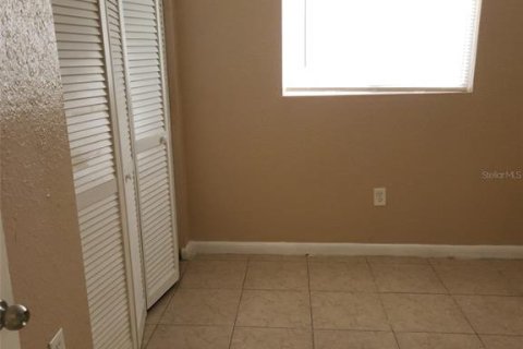 Condominio en venta en Orlando, Florida, 4 dormitorios, 76.18 m2 № 2098100 - foto 13