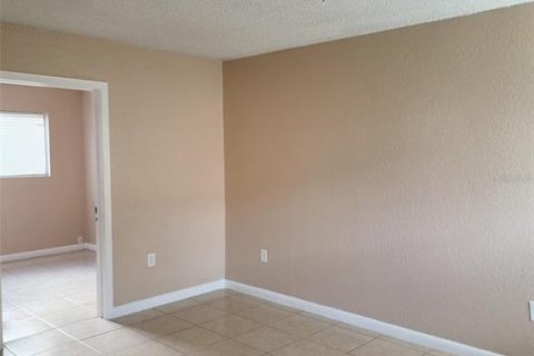 Condominio en venta en Orlando, Florida, 4 dormitorios, 76.18 m2 № 2098100 - foto 12