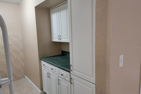 Condominio en venta en Orlando, Florida, 4 dormitorios, 76.18 m2 № 2098100 - foto 6