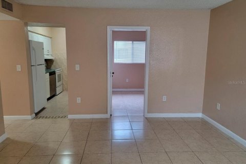 Condominio en venta en Orlando, Florida, 4 dormitorios, 76.18 m2 № 2098100 - foto 4