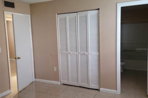 Condominio en venta en Orlando, Florida, 4 dormitorios, 76.18 m2 № 2098100 - foto 11