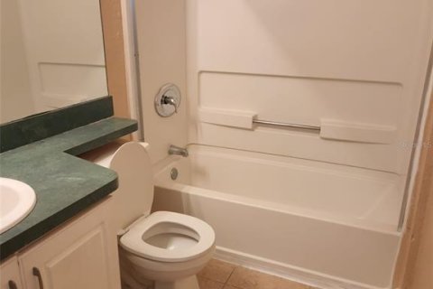 Condominio en venta en Orlando, Florida, 4 dormitorios, 76.18 m2 № 2098100 - foto 15