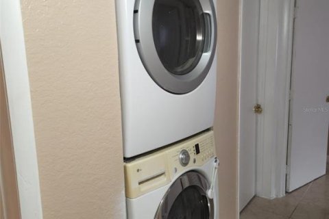 Condominio en venta en Orlando, Florida, 4 dormitorios, 76.18 m2 № 2098100 - foto 9