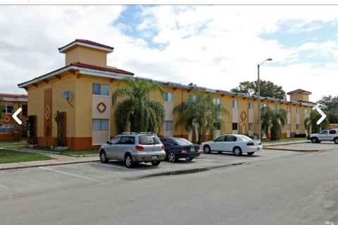 Condominio en venta en Orlando, Florida, 4 dormitorios, 76.18 m2 № 2098100 - foto 2