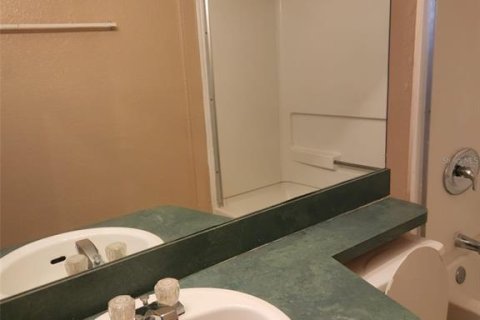 Condominio en venta en Orlando, Florida, 4 dormitorios, 76.18 m2 № 2098100 - foto 16