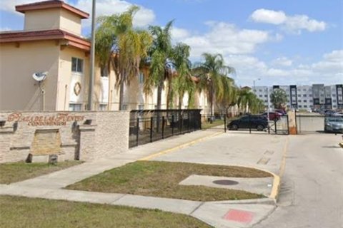 Condominio en venta en Orlando, Florida, 4 dormitorios, 76.18 m2 № 2098100 - foto 3