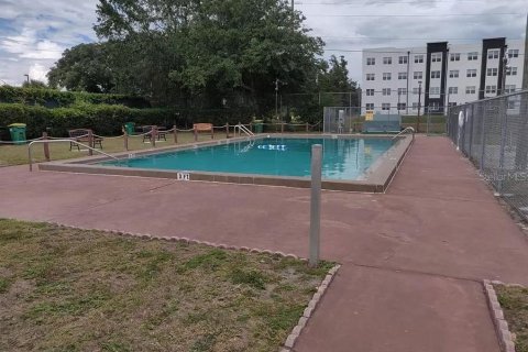 Condominio en venta en Orlando, Florida, 4 dormitorios, 76.18 m2 № 2098100 - foto 17