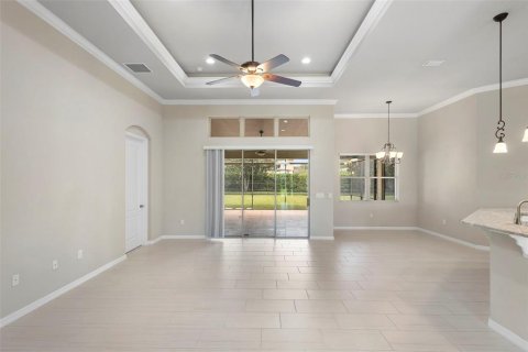 House in Clermont, Florida 4 bedrooms, 246.28 sq.m. № 1919406 - photo 13