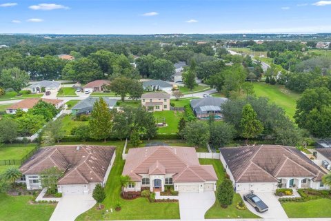 House in Clermont, Florida 4 bedrooms, 246.28 sq.m. № 1919406 - photo 5
