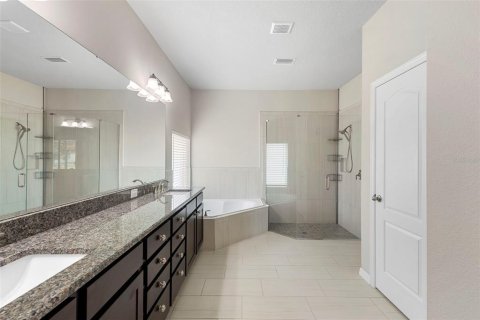 House in Clermont, Florida 4 bedrooms, 246.28 sq.m. № 1919406 - photo 19