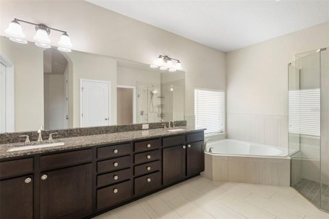 House in Clermont, Florida 4 bedrooms, 246.28 sq.m. № 1919406 - photo 18