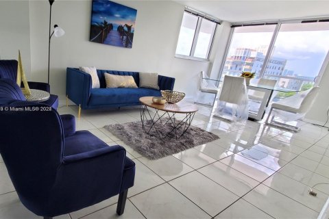 Condo in Miami Beach, Florida, 2 bedrooms  № 1702349 - photo 3