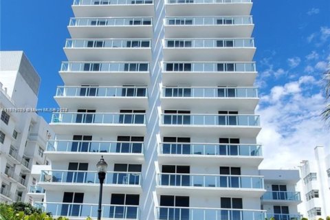 Condo in Miami Beach, Florida, 2 bedrooms  № 1702349 - photo 22