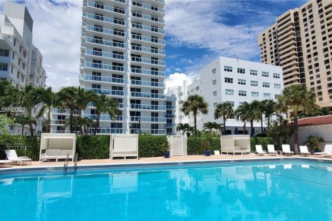 Condo in Miami Beach, Florida, 2 bedrooms  № 1702349 - photo 24