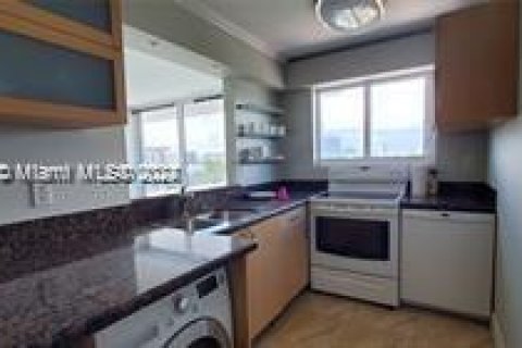 Condo in Miami Beach, Florida, 2 bedrooms  № 1702349 - photo 20
