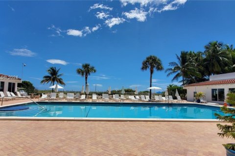 Condo in Miami Beach, Florida, 2 bedrooms  № 1702349 - photo 28