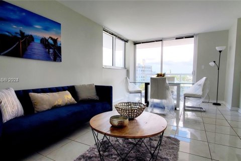Condo in Miami Beach, Florida, 2 bedrooms  № 1702349 - photo 2