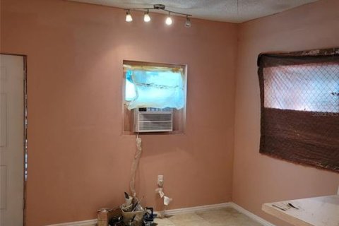 Casa en venta en Kissimmee, Florida, 2 dormitorios, 53.51 m2 № 2377435 - foto 9