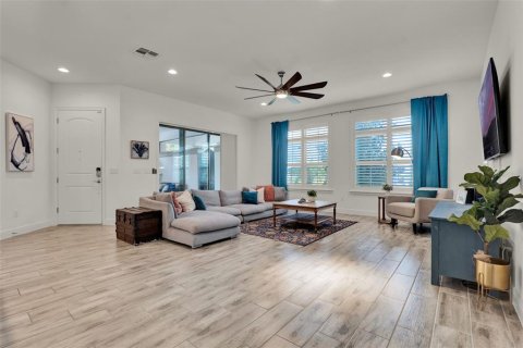 Casa en venta en Orlando, Florida, 4 dormitorios, 351.73 m2 № 1882766 - foto 5