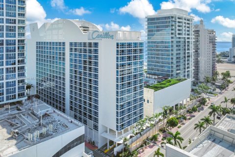 Condominio en venta en Miami Beach, Florida, 1 dormitorio, 61.5 m2 № 1667629 - foto 1