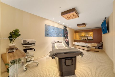 Condominio en venta en Miami Beach, Florida, 1 dormitorio, 61.5 m2 № 1667629 - foto 17