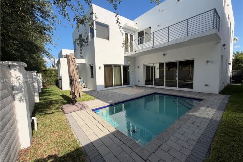 House in Doral, Florida 5 bedrooms, 336.68 sq.m. № 2075285 - photo 24