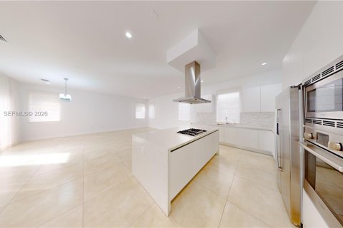 House in Doral, Florida 5 bedrooms, 336.68 sq.m. № 2075285 - photo 10