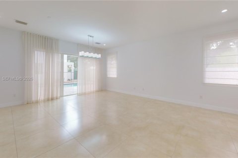 House in Doral, Florida 5 bedrooms, 336.68 sq.m. № 2075285 - photo 17