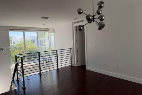 House in Doral, Florida 5 bedrooms, 336.68 sq.m. № 2075285 - photo 21