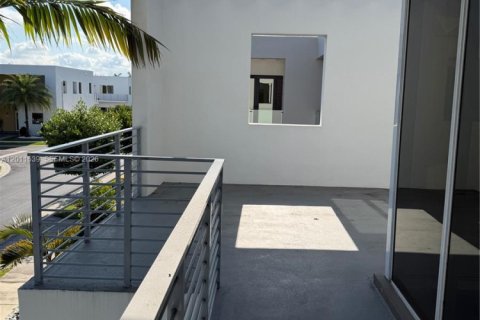 House in Doral, Florida 5 bedrooms, 336.68 sq.m. № 2075285 - photo 19