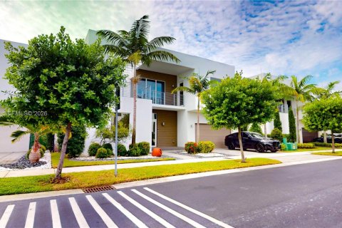 House in Doral, Florida 5 bedrooms, 336.68 sq.m. № 2075285 - photo 15