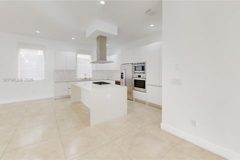 House in Doral, Florida 5 bedrooms, 336.68 sq.m. № 2075285 - photo 18