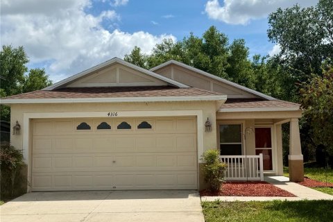 Villa ou maison à Wesley Chapel, Floride 4 chambres, 137.68 m2 № 2096682