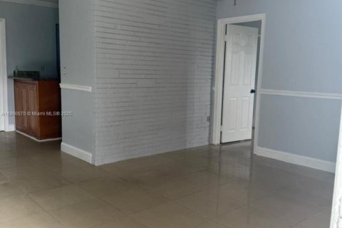 Casa en venta en Miramar, Florida, 3 dormitorios, 123.37 m2 № 1971273 - foto 8