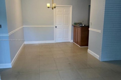 Casa en venta en Miramar, Florida, 3 dormitorios, 123.37 m2 № 1971273 - foto 3