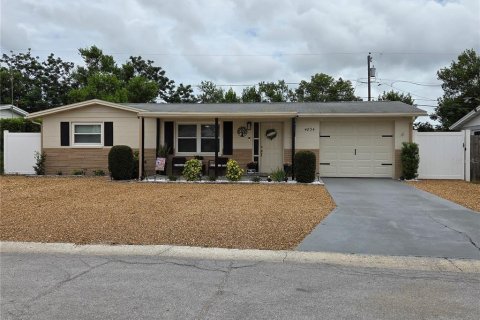 House in Holiday, Florida 2 bedrooms, 89.09 sq.m. № 2217605