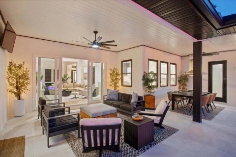 House in Orlando, Florida 4 bedrooms, 317.35 sq.m. № 1734738 - photo 6