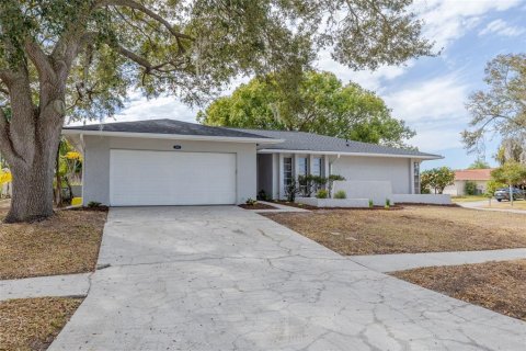 House in Clearwater, Florida 4 bedrooms, 196.67 sq.m. № 2092863