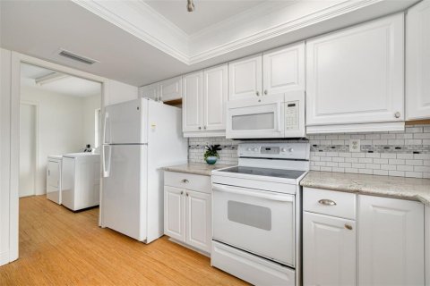 House in Clearwater, Florida 4 bedrooms, 196.67 sq.m. № 2092863 - photo 12