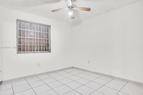 Copropriété à louer à Miami, Floride: 2 chambres, 94.3 m2 № 1999278 - photo 16