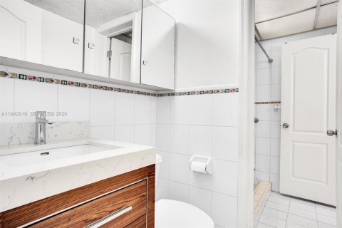 Copropriété à louer à Miami, Floride: 2 chambres, 94.3 m2 № 1999278 - photo 11