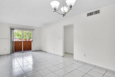 Copropriété à louer à Miami, Floride: 2 chambres, 94.3 m2 № 1999278 - photo 6