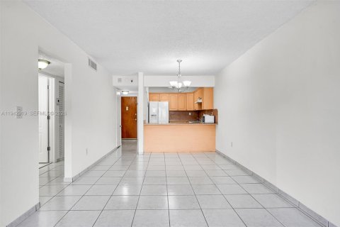 Copropriété à louer à Miami, Floride: 2 chambres, 94.3 m2 № 1999278 - photo 8