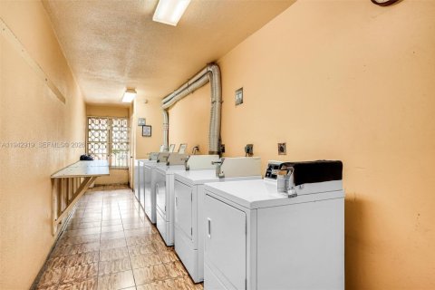 Copropriété à louer à Miami, Floride: 2 chambres, 94.3 m2 № 1999278 - photo 21