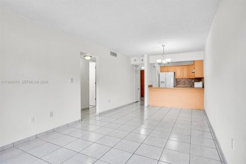 Copropriété à louer à Miami, Floride: 2 chambres, 94.3 m2 № 1999278 - photo 7