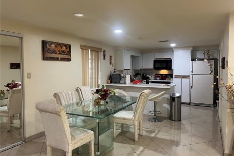 House in Holiday, Florida 2 bedrooms, 101.08 sq.m. № 1915877 - photo 8