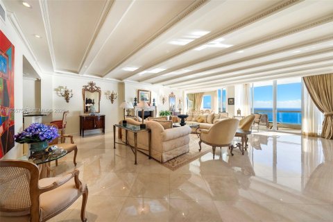 Condominio en Sunny Isles Beach, Florida, 4 dormitorios  № 2153429