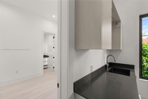 Villa ou maison à vendre à Coral Gables, Floride: 4 chambres, 315.4 m2 № 1956979 - photo 24